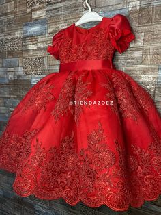 Dazzle with elegance in our charming red girl's dress, adorned with exquisite lace of the same tone. This outfit combines the boldness of red with the delicacy of lace, creating a unique and radiant piece that will make your little one stand out on any special occasion. It is a beautiful dress for any special occasion, it is made in any color of your preference, they are personalized. The train of the dress can be removed and put on All our dresses are very well made and have good quality materi Girl Red Dress, Girls Lace Dress, Red Girl, Red Baby, Elegant Red, Dress Elegant, Red Lace, Dress Red