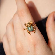 This beautiful ring is made in Sterling Silver and coated with a thick layer of 24K Yellow Gold to a Gold Vermeil thickness and set with a natural Labradorite. 24K Gold Vermeil jewelry is not only hypoallergenic, but it also does not tarnish.  Your ring is meticulously handcrafted and hand-polished to perfection. It is made to last a lifetime with proper care. This is a unique piece of minimalist jewelry for everyday wear.  Please note: Due to the one-of-a-kind nature of the gemstone, exact colo Shaena Targaryen, Wedding Ring Icon, Chevron Wedding Ring, Ring Inspo, Ear Climbers Earrings, Chevron Bracelet, Wearable Art Jewelry, Chevron Necklace, Fingerprint Jewelry