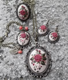 Graduation Teacher, Sulaman Pita, Bridesmaid Presents, Bijoux Art Nouveau, Graduation Jewelry, Wedding Gifts For Bride, Brazilian Embroidery, Presents For Mom