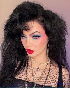 80s Eye Makeup: 25 Bold Ideas to Embrace Vintage Vibes Famous 80s Movies, Subtle 80s Makeup, 80s Makeup Tutorial Easy, 80’s Rock Makeup, 1986 Makeup, 80s Icons Women, 80s Eyeliner