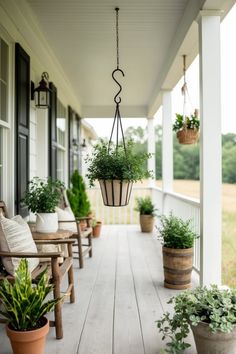 42 cozy farmhouse porch ideas featuring charming rocking chairs, rustic decor, vintage furniture, and beautiful plants, perfect for transforming your outdoor space. Cottagecore Porch, Front Porch Aesthetic, Simple Front Porch Decor, Southern Front Porch Ideas, Cozy Front Porch Ideas, Southern Front Porch, Simple Front Porch, Outdoor Hangout