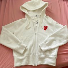 Comme des garçons zip up hoodie Comme Des Garcons Sweater, Comme Des Garcons Aesthetic, Vintage Hoodies Aesthetic, Comme Des Garcons Hoodie, Graphic Sweatshirt Outfit, Liquid Jewelry, Commes Des Garcons, Big Hoodies, Hoodies Aesthetic