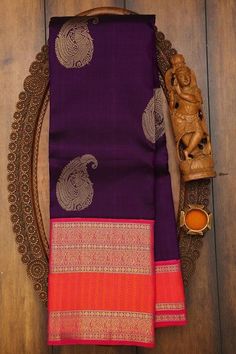 Wine Kanchipuram Saree, Dark Purple Saree Blouse Combination, Different Blouse Designs For Silk Saree, New Silk Saree Collections, Silk Saree Look Traditional, Silk Saree Combination, Kanchipuram Silk Saree Wedding Latest, Kanchipuram Silk Saree Wedding