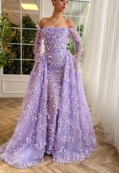 Experience luxury and elegance with our Dreamy Vow Evening Dress. Designed with 3D flowers and a stunning overskirt, this pink dress is perfect for any special occasion. The long sleeves and lilac color add a touch of sophistication. Make a statement at your next event with this exquisite gown. Pink Mermaid Gown, Dubai Evening, Twilight Oc, Yellow Evening Dresses, Pink Evening Gowns, Grey Evening Dresses, Champagne Evening Dress, Pink Luxury, Green Evening Dress