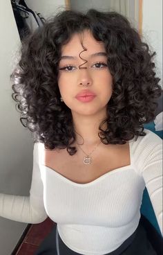 curly hairstyles Collarbone Curly Haircuts, Short Curly Hair On Round Faces, Circle Curly Haircut, Curly Hair Bob Round Face, 3a3b Curly Hair Short, Thick Curly Haircuts Medium, Collarbone Curly Hair, Round Shape Curly Haircut, Oval Curly Haircuts