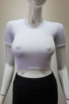 This white ribbed short-sleeved crop seamless top is designed to provide a streamlined and stylish fit. With ribbed material for flexibility and a slim-fit crop style, you'll enjoy a flattering silhouette. A comfortable top perfect for everyday wear. Fabric & fit: 92% Nylon 8% Spandex The model is wearing a size Small. Crop Style, Seamless Top, Ribbed Shorts, Comfortable Tops, Cropped Style, White White, Everyday Wear, Slim Fit, Spandex