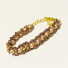 ビーズのブレスレット Elegant Metal Crystal Bracelet With Round Beads, Handmade Gold Chain Bracelet With Round Beads, Elegant Round Beads Chain Bracelet For Party, Handmade Gold Crystal Bracelet, Handmade Gold Crystal Round Bracelet, Elegant Handmade Adjustable Chain Bracelet, Elegant Handmade Gold Beaded Bracelets, Elegant Gold Handmade Beaded Bracelets, Handmade Gold Pearl Metal Bracelet