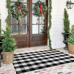 PRICES MAY VARY. 【THICKER & HEAVIER】Our front porch rug is crafted from high-quality, soft cotton and boasts a thicker and heavier design compared to other buffalo plaid porch rugs. Made with eco-friendly materials and hand-woven for durability, this buffalo plaid rug is built to last and resist fading. A stylish and easy-to-maintain addition to any room. 【PERFECT SIZE 】Our front door rug is perfect for layered door mats. Go pair this porch rug with a hello front door mat to create cute welcomin Front Door Mat Outdoor, Front Porch Rug, Porch Farmhouse, Door Mat Outdoor, Plaid Rug, Farmhouse Entryway, Porch Rug, Front Door Mat, Front Door Porch