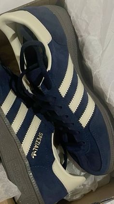 Adidas Shoes Aesthetic, Adidas Samba Blue, Stylish Watches Men, Shoes Outfit Fashion, Adidas Girl, Adidas Outfit