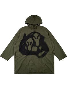 Green x Yohji Yamamoto hooded parka from SUPREME featuring logo print to the rear, motif print, classic hood, front zip fastening, two side flap pockets, long sleeves and straight hem. | Supreme x Yohji Yamamoto hooded parka