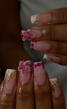 Summer Nails For Hawaii, Flower Nail Inspo Acrylic, Hibiscus Flower Nails Square, Orchid Nails Square, Y2k Flower Nails, Gel Flower Nail Designs, Tropical French Tip Nails, Lily Flower Nails, Jamaica Inspired Nails