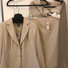 Ann Taylor Margo Tropical Wool Suit Petite Sz 2/4 - Color Neutral. Coat And Skirt New With Tags. Pants May Have Been Worn Once, But In Like New Condition. I Wasn't Sure How To List This, So Feel Free To Ask Questions Or Comment. Smoke Free/Pet-Friendly Home. Tailored Beige Office Sets, Tailored Beige Skirt Suit For Work, Beige Tailored Sets For Workwear, Spring Professional Fitted Sets, Fitted Professional Sets For Spring, Spring Neutral Fitted Suits, Neutral Fitted Suit For Spring, Fitted Neutral Suits For Spring, Beige Workwear Sets For Spring