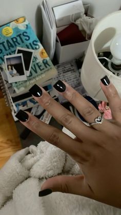 Black Nails With Letters Initials, Super Short Black Nails, Nail Inspo Boyfriend Initial, Letter M Nails, Red Prom Nails Acrylic Short, Short Nails Solid Color, Boyfriend Nails Initial, Black Short Acrylic Nails, Nail With Initial