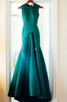 Fitted Floor-length Gown With Sweep Train, Evening Mermaid Dress With Sweep Train And Fitted Bodice, Mermaid Evening Dress With Sweep Train And Fitted Bodice, Floor-length Mermaid Dress With Sweep Train For Prom, Fitted Green Gown With Mermaid Hem, Fitted Green Mermaid Hem Gown, Green Mermaid Hem Gown For Banquet, Green Bridesmaid Dress With Sweep Train For Banquet, Green Fishtail Evening Dress For Wedding