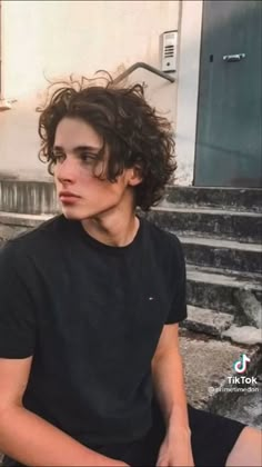 Mens Haircuts Curly Long, Short Curly Hair Masculine Women, Wavy Hair Men Medium, Medium Length Hair Men Curly, Medium Length Curly Hair Men, Man With Curly Hair, Men's Curly Hairstyles, Long Curly Haircuts