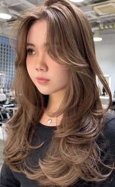 Hair Cuts For Girls Butterfly, Butterfly Haircut Medium Brown, Womens Butterfly Haircut, Long Layers Haircut Shoulder Length, Butterfly Haircut With Short Bangs, Curtain Bangs Butterfly Cut Long Hair, Butterfly Curtain Bangs, Layers With Short Curtain Bangs, Unstyled Butterfly Cut