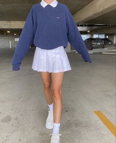 Sweatshirt And Skirt Outfit, Adrette Outfits, Tennis Skirt Outfit, Indie Outfits, Fall Fashion Outfits, Fashion Weeks, Tennis Skirt, Mode Vintage