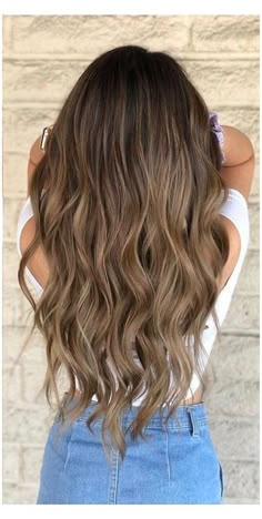 Light Brown Hair Styles, Brown Hair Styles, Light Brunette Hair, Brown Hair Inspiration, Blonde Lowlights, Rambut Brunette, Brown Hair Inspo, Brunette Hair With Highlights