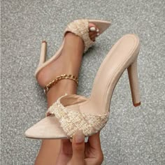 Super Cute And Stylish Ships In 5-10 Business Days Tags: #Shoes #Heels #Party #Newyears #Holiday #Sandals #Gold #Beautiful #Glitter Casual Pumps, Shoes Heels Classy, Cute Shoes Heels, Fashion Shoes Heels, Heels Classy, Girly Shoes, Elegant Shoes, Mule Sandals, Fashion Heels