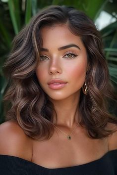 Mid Length Hair Curled Styles, Soft Curl Hairstyles For Medium Hair, Elegant Curls Medium Hair, Wavy Curls Medium Hair, Medium Curls Hairstyles, How To Enhance Natural Waves, Soft Curls Medium Hair, Lose Wavy Hair, Wave Curls Medium Hair