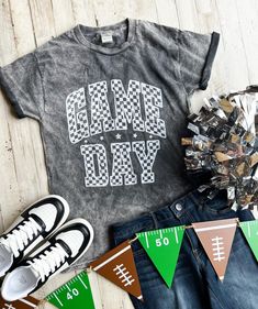 Game Day Acid Wash Tee 🖤 Acid wash tees are one of my personal favorites. The more you wash them, they get even better! Professionally screen printed with vintage white ink at an amazing price!  S-3X  Turnaround is about a week to two! Bleach and tie dye can take up to 3! Game Day T Shirts, Cricut Game Day Shirt, Game Day Shirts Football, Womens Football Shirts, School Mascot, Game Day Shirts, Womens Football, Sports Mom, Football Season