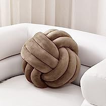 Knot Ball Pillow, Built In Desks, Sunroom Inspiration, Knotted Pillow, Small Apartment Inspiration, Small Bedroom Decorating Ideas, Small Bedroom Decorating, New Bedroom Furniture, Knot Ball