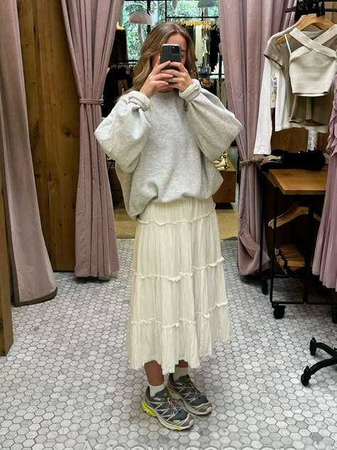 White Maxi Dress Outfit Winter, Salomon Outfit Skirt, Styling Salomon Xt6, Salomons Outfits, Salomons Styled, Birkenstock Skirt Outfit, Maxi Skirt Shoes, White Salomon Xt6 Outfit, Salomon Styling