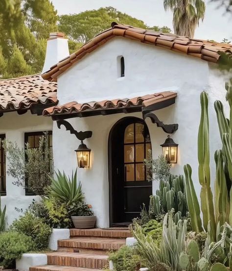 Spanish Style Home White Exterior, Small House With Garage In Front Design, Santa Fe Homes Exterior, Spanish Portico, Hacienda Style Backyard, Stucco Exterior Colors Spanish Style, Spanish Front Yard, Terracotta Porch, Mexican Style Homes Exterior