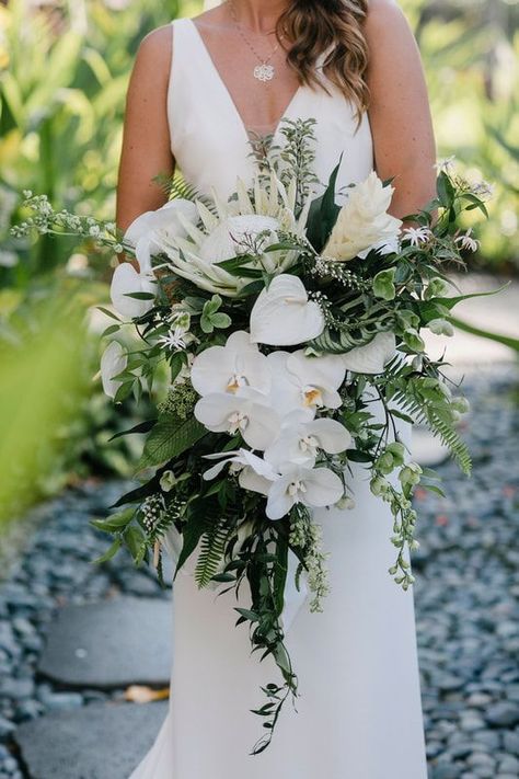 Wedding Seating Chart Tropical, Cascading Tropical Wedding Bouquets, Mexico Wedding Bouquet, Hawaiian Bouquet Wedding, Tropical Floral Installation, White Protea, Brides Accessories, Beach Wedding Bouquet, Hibiscus Wedding