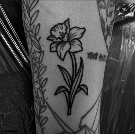 Blackwork Lily Tattoo, Black And Gray Filler Tattoo, One Inch Tattoos For Women, Traditional Style Tattoo For Women Black And White, Blown Out Tattoo, Girly American Traditional Tattoo Ideas Black And White, Scalpel Tattoo, Tattoos That Symbolize Growth, Traditional Vine Tattoo