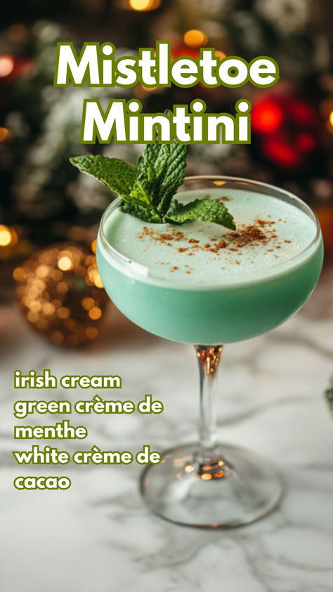 Mistletoe Mintini Mint Liquor Drinks, Mint Christmas Cocktail, Green Christmas Drinks Alcohol, Green Shots Alcohol, Green Christmas Cocktails, Creme De Menthe Drinks, Festive Drinks Christmas, Mint Drinks, Green Punch Recipes