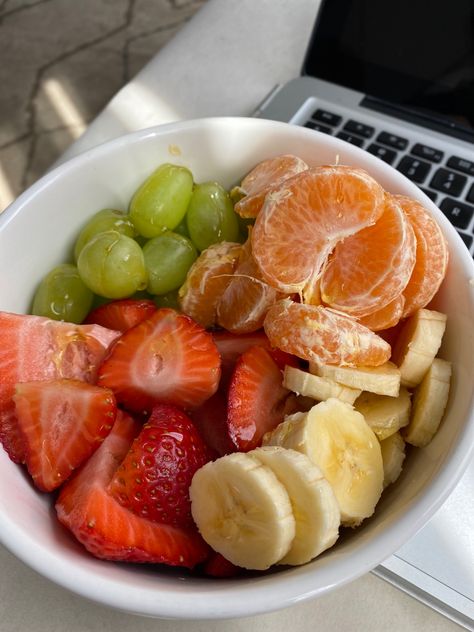 Refreshing After Gym snack Gym Meals Aesthetic, After Gym Meal, After Gym Snack, After Gym Food, Healthy Meal Aesthetic, Fruit Bowl Aesthetic, Gym Snacks, Healthy Food Inspiration, Healthy Food Dishes