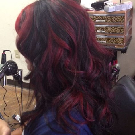 Vibrant Red Highlights, Highlight Hair Ideas, Hairstylist Ideas, Hot Hairstyles, Skunk Hair, Highlight Hair, Highlights Curly Hair, Red Hair Inspo, High Hair