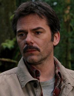 Chef Charlie Swan - Forks, Washington Billy Burke Actor, Twilight Shifting, Billy Burke, Charlie Swan, Twilight Cast, Twilight Dr, Breaking Dawn Part 2, Twilight Pictures, Hot Dads