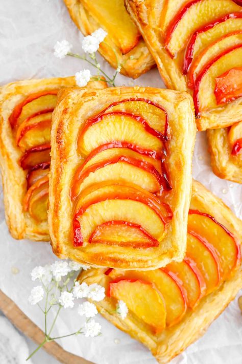 Puff Pastry Nectarine, Peach Pastries Recipes, Peach Recipes Puff Pastry, Peach Tartlets Puff Pastries, Peaches Puff Pastry Recipes, Fruit And Puff Pastry, Puff Pastry Dessert Peach, Peach Upside Down Puff Pastry, Peach With Puff Pastry