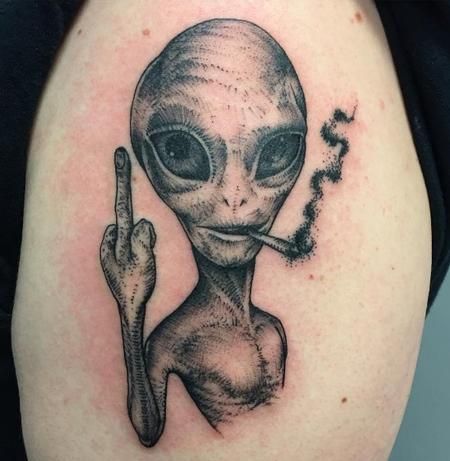 Alien Tattoo Design For Men, Funny Tattoo Ideas For Men, Alien Tattoo Design, Cooking Tattoo, Spaceship Tattoo, Tattoo Homme, Full Hand Tattoo, Hipster Tattoo, 16 Tattoo