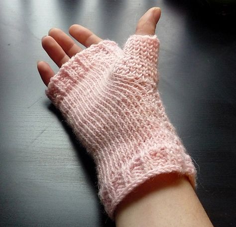 Tunisian Crochet Projects Tunisian Patterns, Tunisian Hooks, Crochet Stitches Ideas, Crochet Wrist Warmers, Crochet 101, Tunisian Crochet Pattern, Glove Pattern, Tunisian Crochet Patterns, Tunisian Crochet Stitches