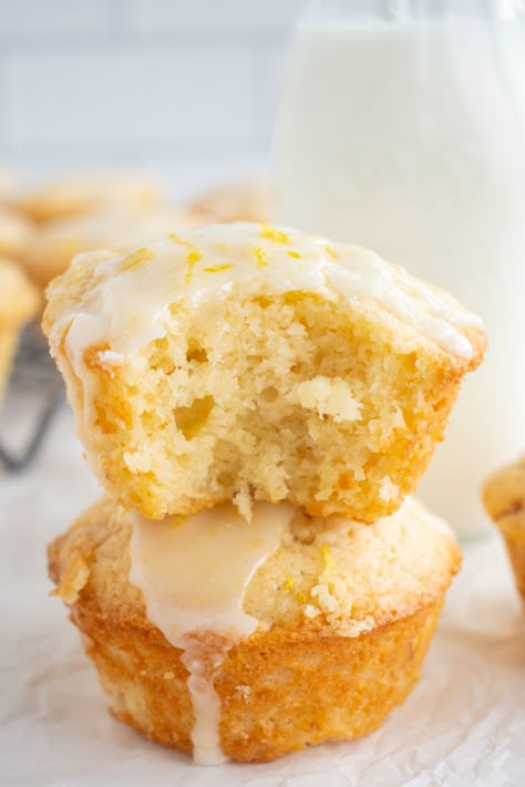 Lemon Loaf Muffins - Make the Best of Everything Lemon Pound Cake Muffins, Lemon Loaf Muffins, Sour Cream Lemon Muffins, Lemon Muffins Recipes, Lemon Muffins Easy, Starbucks Iced Lemon Loaf, Lemon Muffins Healthy, Lemon Banana Bread, Lemon Yogurt Muffins