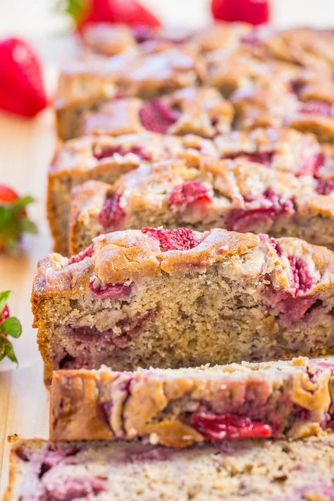 Strawberry Banana Bread Recipe, Blueberry Zucchini Bread, Moist Bread, Strawberry Banana Bread, Desayuno Keto, Strawberry Bread, Mixer Recipes, Postre Keto, Recetas Keto