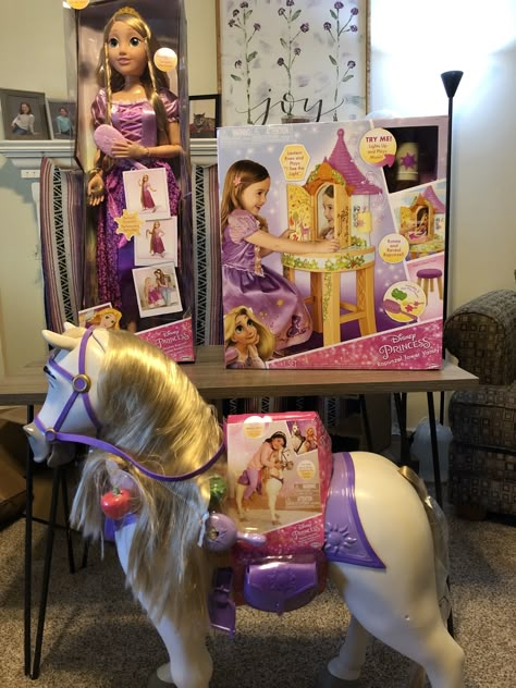 Rapunzel Toys Dolls, Rapunzel Maximus, Rapunzel Toys, Tangle Toy, Disney Princess Dress Up, Barbie Camper, Disney Pins Sets, Disney Princess Toys, Princess Birthday Party Decorations