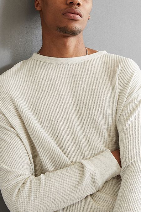 UO Cream Waffle Thermal Crew Long Sleeve Tee Long Sleeve Tee Outfit, Long Sleeves Outfit Men, Thermal Outfit, Knitted Top Outfit, Japanese Mens Fashion, Sweater Outfits Men, Latest Clothes For Men, Shirt Outfit Men, Black Men Fashion Casual