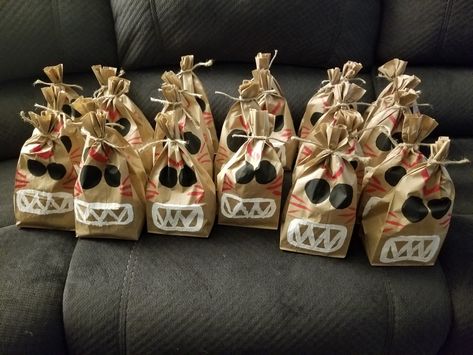 Party Goodie Bags. Kakamora Tribe from Moana. Moana Goodie Bags, Moana Goodie Bag Ideas, Moana 2nd Birthday, Moana Birthday Decorations, Moana Birthday Party Ideas, Moana Party Ideas, Moana Birthday Party Theme, Moana Theme Birthday, Festa Moana Baby