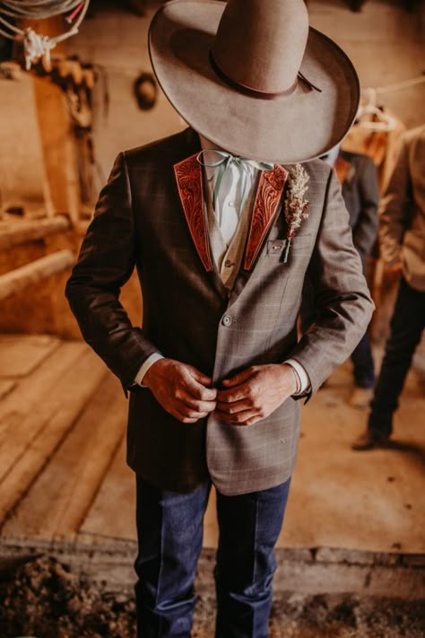 Country Suits Men Wedding, Western Wedding Vests For Men, Western Wedding Tuxedo For Men, Country Wedding Mens Attire Jeans, Western Ties For Men, Western Blazer Outfit For Men, Western Wedding Outfits Men, Grooms Attire Rustic, Western Formal Wear Men