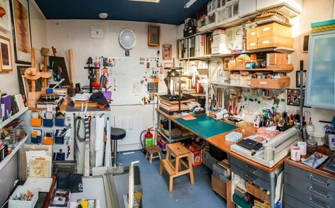 Visiting Nautilus Boekbinderij - Bookbinding Studio of Eliane Gomes in Haarlem, the Netherlands - iBookBinding - Bookbinding Tutorials & Resources Sewing Desk Ideas, Bookbinding Studio, Creative Bookbinding, Studio Plan, Sewing Desk, Workspace Studio, Anti Capitalism, Book Repair, Art Spaces