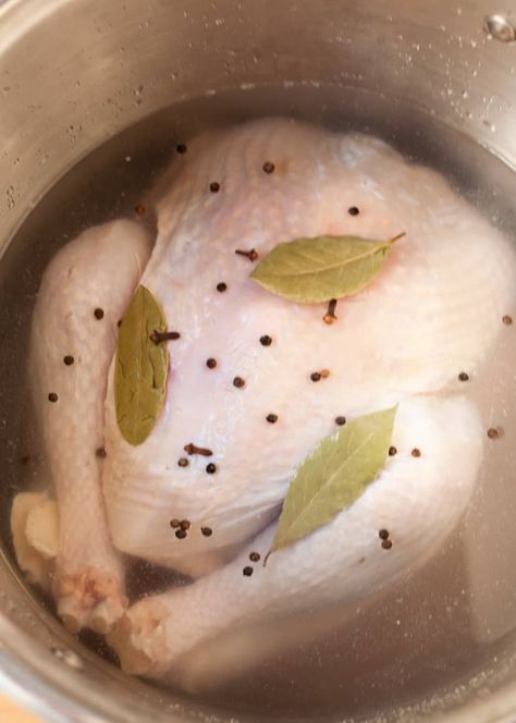 Turkey needs some help if you want to avoid a sad, mopey situation on Thanksgiving. This is where brining comes in. A brine is a basic solution of water and salt. By giving your turkey a luxurious dunk in this solution, you get a juicer, tender turkey. Here’s our easy recipe for how to brine turkey. Thanksgiving Bucket List, Cozy Fall Food, Brine For Turkey, Appetizer Desserts, Easy Turkey Brine, Best Turkey Brine, Brine Recipes, Beetroot Relish, Salt Brine