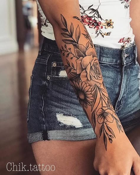 Foto do Instagram de @chik.tattoo • 12 de fevereiro de 2019 às 09:01 Feminine Tattoo Sleeves, Forearm Sleeve Tattoos, Floral Tattoo Sleeve, Flower Tattoo Sleeve, Forearm Tattoo Women, Mermaid Tattoos, Cute Tattoos For Women, Sleeve Ideas, Piercings And Tattoos