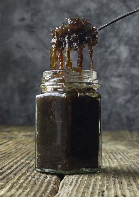 Delicious Caramelised Onion Chutney is sweet & sticky & so much better than shop bought ! The perfect accompaniment to a cheeseboard, Boxing Day table or barbecue. Fig Chutney Recipe, Caramalised Onions, Caramalized Onions, Canning Sauces, Caramelised Onion Chutney, Red Onion Chutney, Onion Chutney, Balsamic Onions, Caramelised Onion