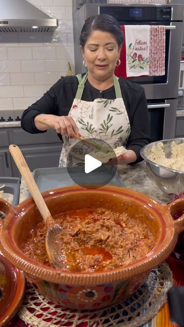 Salty Cocina on Instagram: "I cooked the pork with onion, garlic, and salt for 5 hours. After it cooked I shredded it and separated it into two bowls to make green and red tamales. If preparing beef or chicken, use the same methods. Just keep in mind that chicken requires less cooking time. #tamales #redtamalesauce #beef #chicken #pork #howto #saltycocina" Green Tamales, Authentic Mexican Food Recipes, Tamale Sauce, Tamales Recipe Pork, Salty Cocina, Mexico Recipes, Mexican Dinners, Beef Tamales, Mexican Tamales