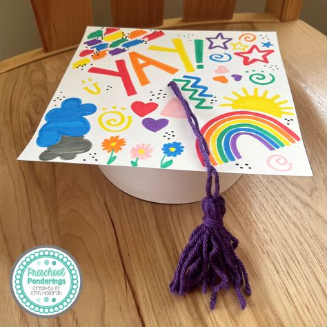 Template and step by step instructions Graduation Craft Kindergarten, Make Your Own Graduation Cap Preschool, Prek Graduation Activities, Preschool Graduation Gift Ideas From Teacher, Diy Preschool Graduation Cap, Pre K Graduation Crafts For Kids, Classroom Graduation Ideas, Pre K Graduation Activities, Prek Graduation Party Ideas Diy