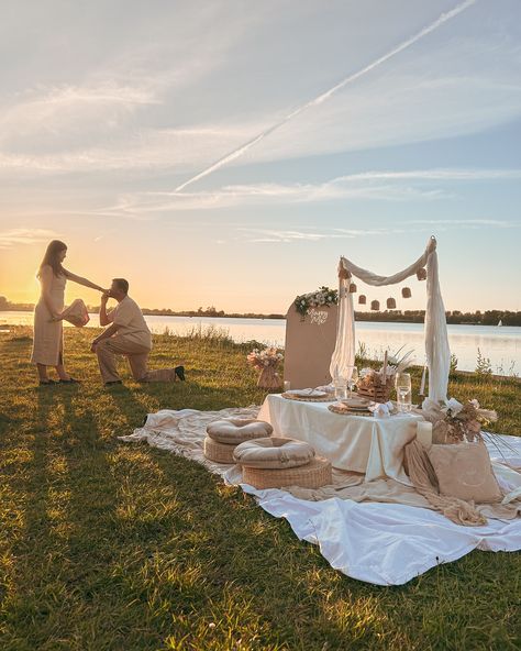 Nothing beats this sunset by the lake. #proposal #engagement #lake #sunset #picnic Proposal On Dock, Proposal Ideas Lake, Boho Proposal Ideas, At Home Proposal Ideas, Small Proposal Ideas, Simple Engagement Proposal Ideas, Picnic Proposal Ideas, Simple Proposal Ideas, Lake Proposal